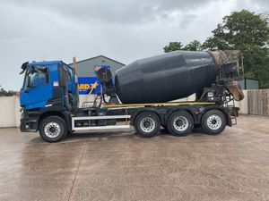 2019 (19) RENAULT TRUCKS C430 8x4 Tridem Mixer - Image 2