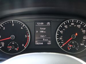 VW Amarock Highline Auto * 2 owners * Low kms - Image 3