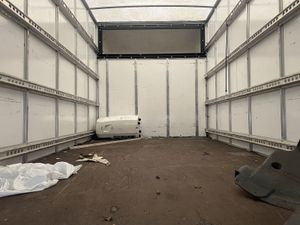 2020 Volkswagen Crafter Luton Box Van - Image 2