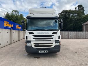 2015 Scania P250 4x2 Boxvan - Image 2