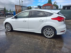 2015 Ford Focus  Zetec  1.6 Diesel - Image 4