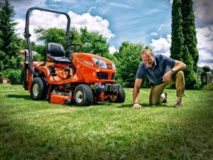 Kubota GR1600-II Ride-On Lawnmower - Image 2