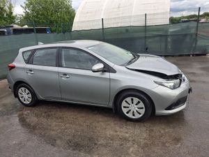 2016 Toyota Auris  1.4 D4D - Image 2