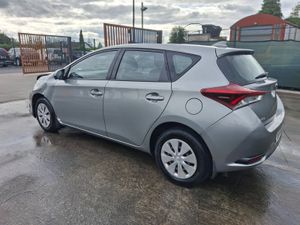2016 Toyota Auris  1.4 D4D - Image 4