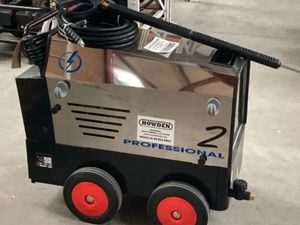 Professional Interpump Hot Power Washer - Image 3