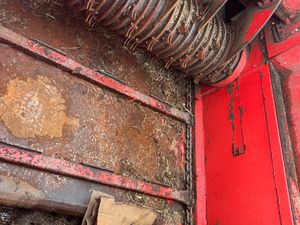 2014 Teagle 8100 Tomahawk Straw/Silage Chopper - Image 2