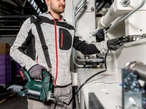 METABO Cordless Grease Gun 18V (Bare Unit) - Image 2
