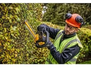 Dewalt Hedge Trimmer 18V C/W 1 X 5AH BATT - Image 4