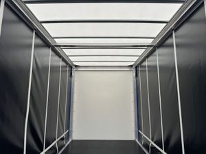 2021 Nissan Nv400 CurtainSider Van - Image 2