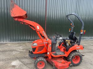 Kubota BX2350 Compact Tractor with loader and deck - Image 2