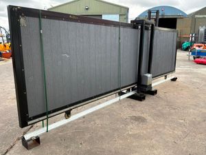 New / unused 16ft composite electric sliding gate. - Image 4