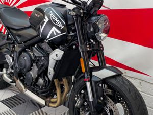 212 Triumph Trident 660 - Image 3