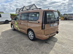 221 VW CADDY MAXI LIFE 2.0 TDI AUTO 7 SEATER WHEEL - Image 4