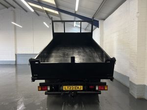 2023 Isuzu Grafter Tipper Van - Image 2