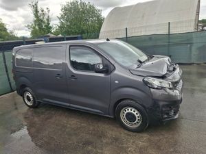 2025 Peugeot Expert  Professional  1.5 Diesel - Image 4