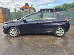 162 Peugeot 308  Light Damage - Image 3