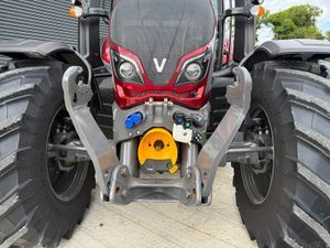 IMMACULATE VALTRA N174 ACTIVE TRACTOR - Image 3