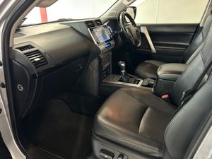 Toyota Land Cruiser LAND CRU LWB BUSINESS 4DR A CR - Image 4