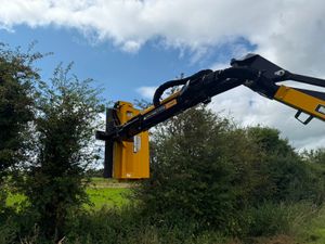 NEW MCCONNEL PA7282T VFR HEDGECUTTER - Image 3