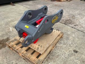 New / unused Strickland quick hitch...100mm pins.. - Image 3