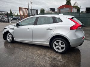 2016 Volvo V40 D2 2.0 Diesel Automatic - Image 4