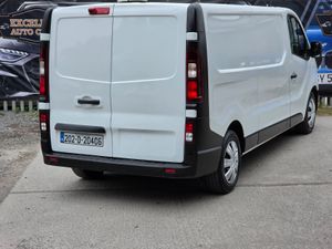 Renault Trafic 2020 VERY CLEAN VAN NEW DOE! - Image 3