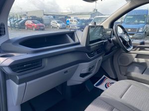 Ford Transit Custom 2.5 SWB Kombi PHEV..9 Seater - Image 4