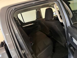 Toyota Hilux ICON D-4D 4WD DCB AUTO - Image 4