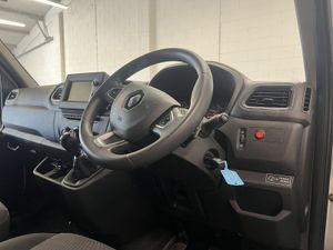2022 Renault Master CurtainSider Van - Image 4