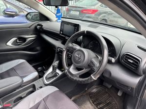24 Yaris Luna 1.5 Hybrid 54km Starting - Image 4