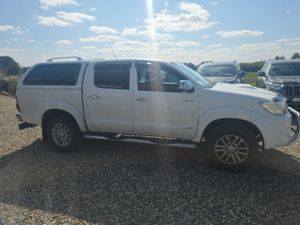 Toyota Hilux 3.0 D4D Invincible - Image 3