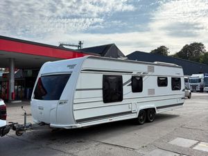 RARE Fendt Le Vogue 6 Berth Island Bed Caravan - Image 2