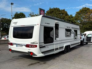 RARE Fendt Le Vogue 6 Berth Island Bed Caravan - Image 4