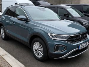 2023 Volkswagen T-Roc Commercial - Image 2