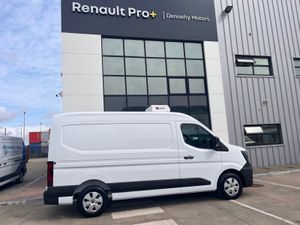 Renault Master FRIDGE VAN WITH PLUG IN OVERNIGHT - Image 4