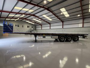 NEW 2026 KASSBOHRER TRI-AXLE F  FLAT TRAILER - Image 4