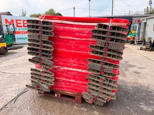 37 OF   CROWD CONTROL / PEDESTRIAN BARRIERS - Image 4