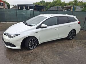 152 Toyota Auris  Hybrid  Automatic - Image 2