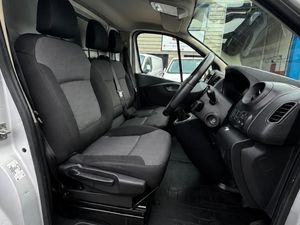 202 Nissan Nv300 Aircon Cruise Control - Image 4