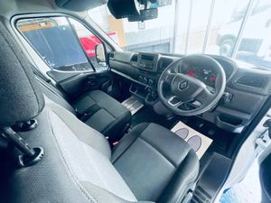 2023 Renault Master Luton Low Loader Van - Image 3