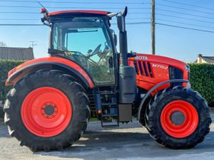 Kubota M7-152 - Mint Condition - Image 2