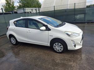 162 Toyota Aqua 1.5 Petrol  Hybrid  Automatic - Image 3