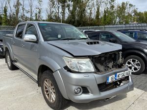 16 Hilux 3.0 SR5 Manual DOE 6/27 Drives 217km - Image 2
