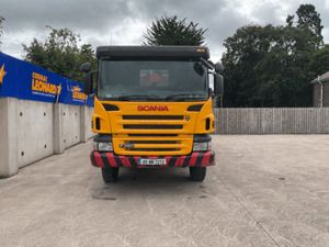 2009 Scania P380 8x4 Tipper - Image 2