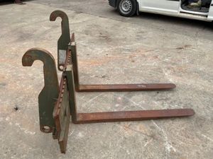 JCB 4Cx  pallet fork attachment.......985t - Image 4