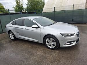 182 Opel Insignia  Sri  1.6 Diesel  Automatic - Image 2