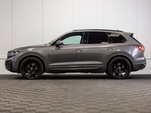 2025 Volkswagen Touareg R-Line 2 Seat Commercial - Image 3