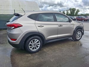 182 Hyundai Tucson  Comfort plus  1.7 Diesel - Image 3