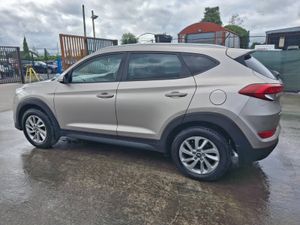 182 Hyundai Tucson  Comfort plus  1.7 Diesel - Image 4