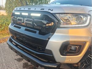 Ford Ranger RARE OBSIDIAN EDITION - Image 3